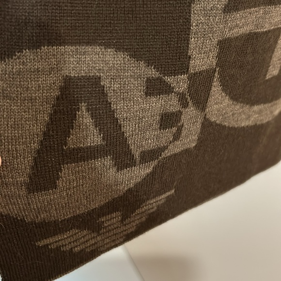 Armani lambs Wool scarf in excellent condition - Picture 3 of 7
